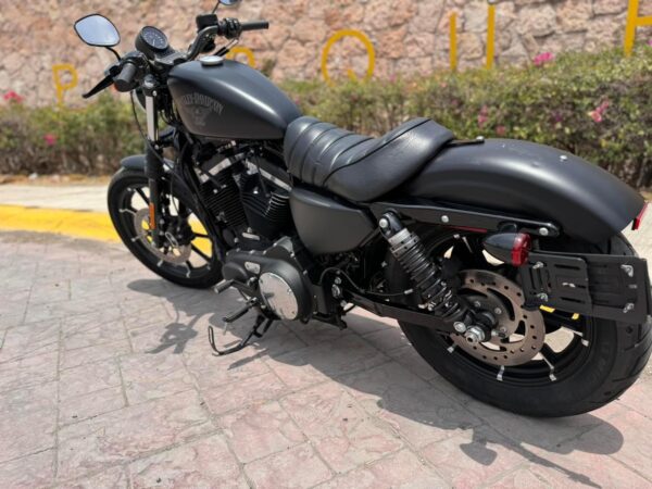 Moto_HarleyDavidson_Iron883_Negra