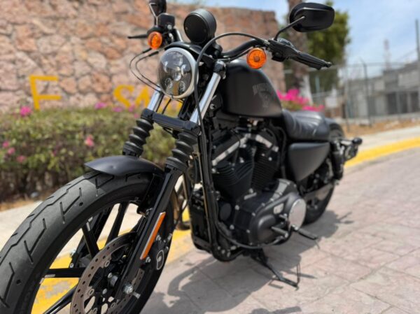 Moto_HarleyDavidson_Iron883_Negra