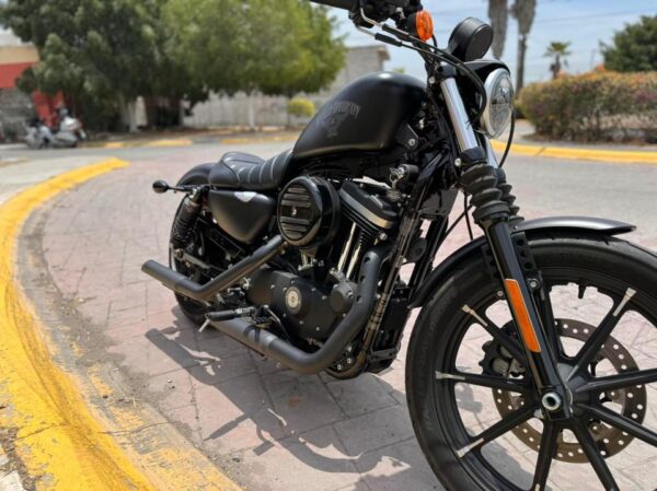 Moto_HarleyDavidson_Iron883_Negra